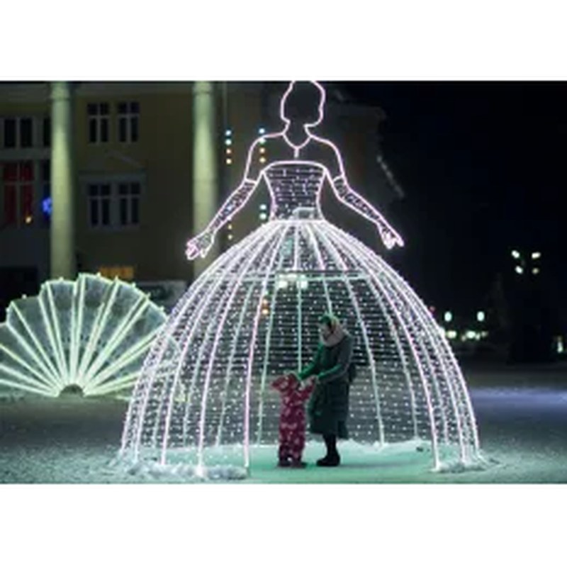 Best Outdoor Christmas Lights for Street Decor